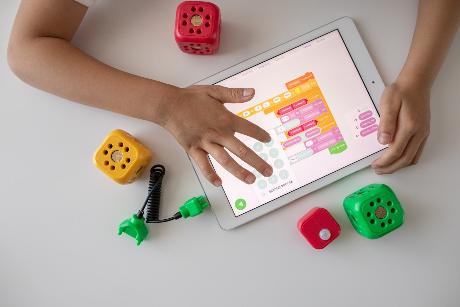 How Parents Can Recognize Cyber Threats Early